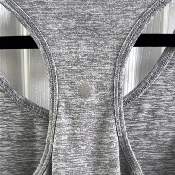 ❤️Yogalicious Gray Tank Top with Racerback Design - Picture 4 of 4